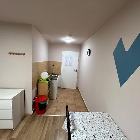 Jo Minosegu Lakasok Kivalo Kozlekedes Mellett Lägenhet Budapest Exteriör bild