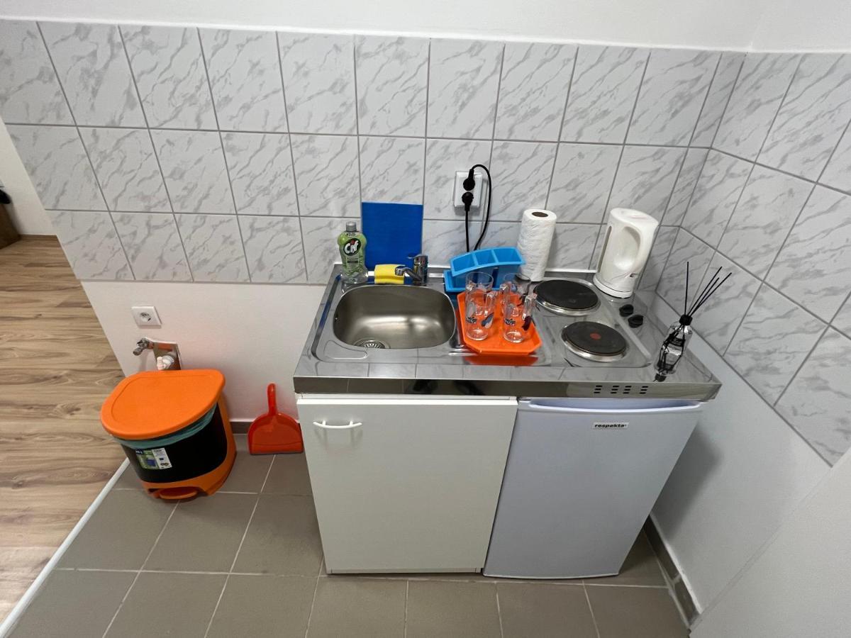 Jo Minosegu Lakasok Kivalo Kozlekedes Mellett Lägenhet Budapest Exteriör bild