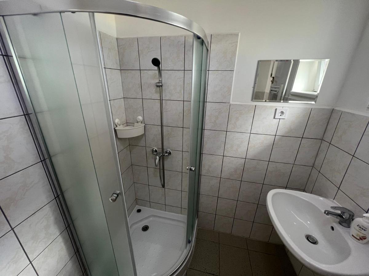Jo Minosegu Lakasok Kivalo Kozlekedes Mellett Lägenhet Budapest Exteriör bild