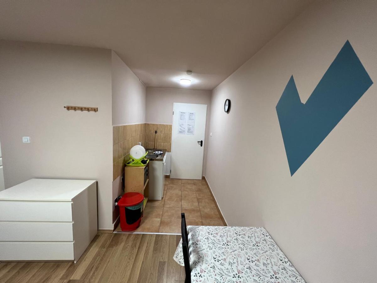 Jo Minosegu Lakasok Kivalo Kozlekedes Mellett Lägenhet Budapest Exteriör bild